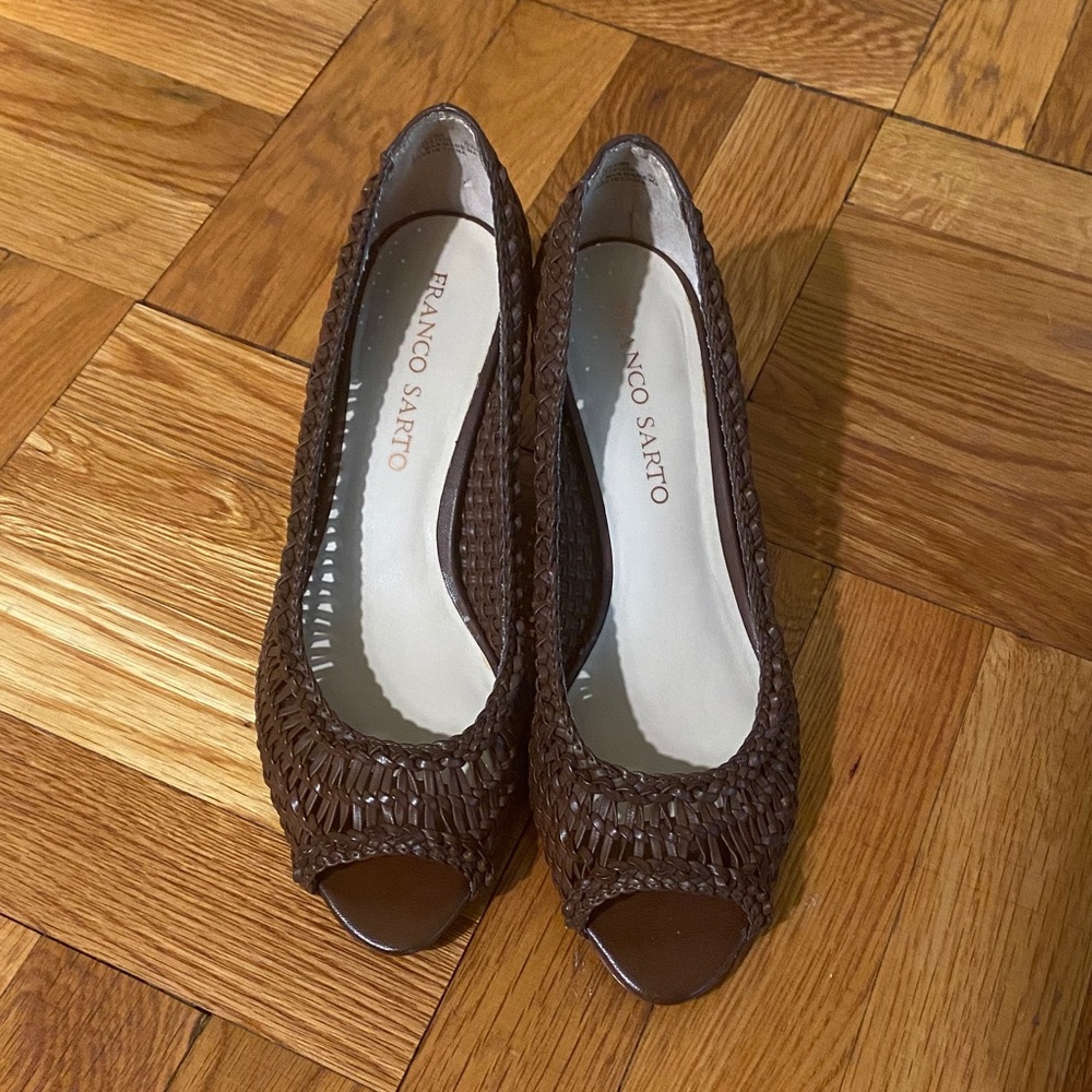 BRAND NEW! Franco Sarto brown sandals - size 8.5